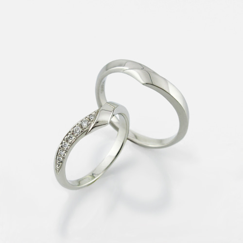 プラチナ 上品なVライン 天然ダイヤモンド マリッジリング 結婚指輪