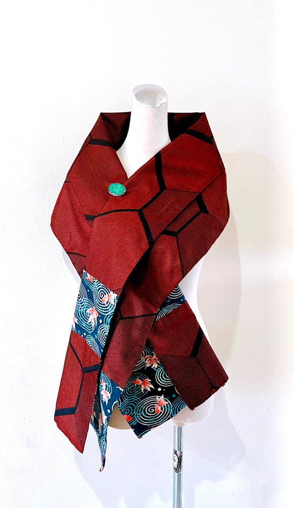 スカーフNo.302※魚がいます。デザイナー Yuyu* 手作り日本のアンティーク布 赤と黒のコントラスト赤金魚水草リップル ス 9枚目の画像