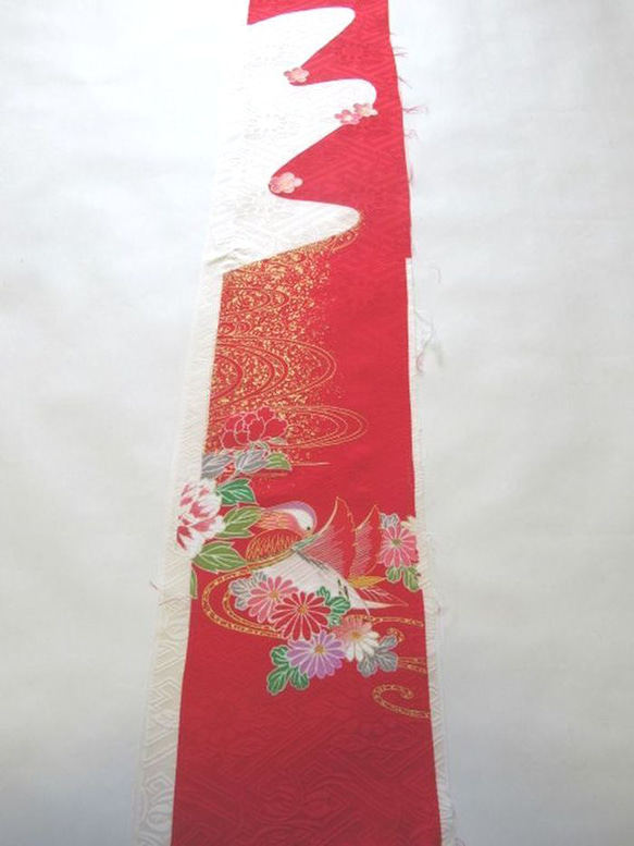 赤色 京友禅 金彩 花模様 正絹 丹後ちりめん No.214-7 前身頃部分【長さ95cm×幅18cm】子供用御祝着 2枚目の画像