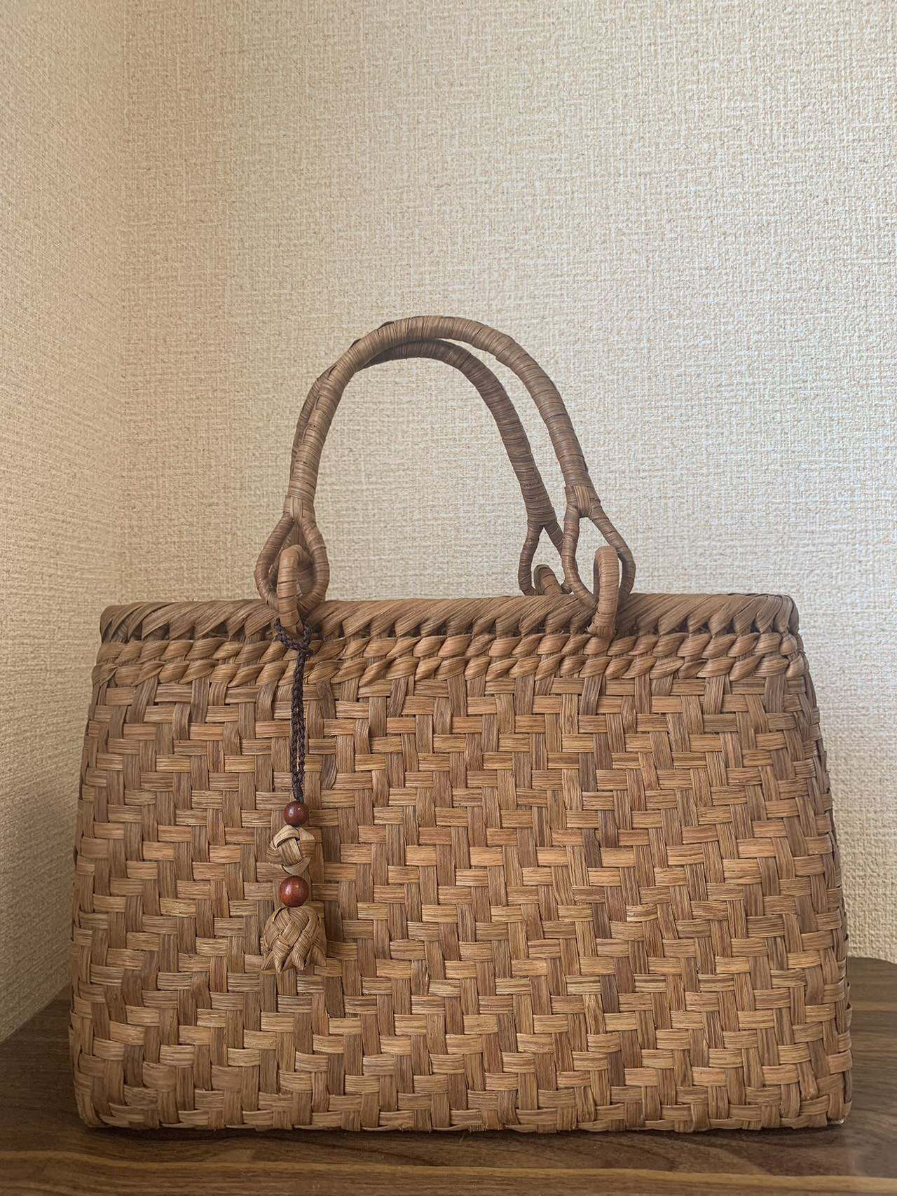 山葡萄　山葡萄かごバッグ　手作り　山葡萄籠バッグ　網代編み　定番　チャーム付き　内布あり
