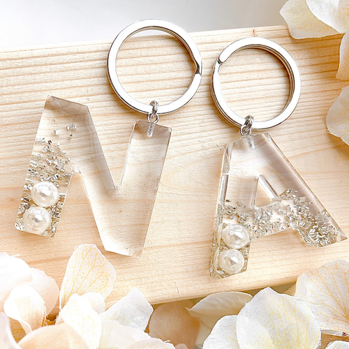 レジン アルファベット キーホルダー」の人気商品一覧 | 安い商品を