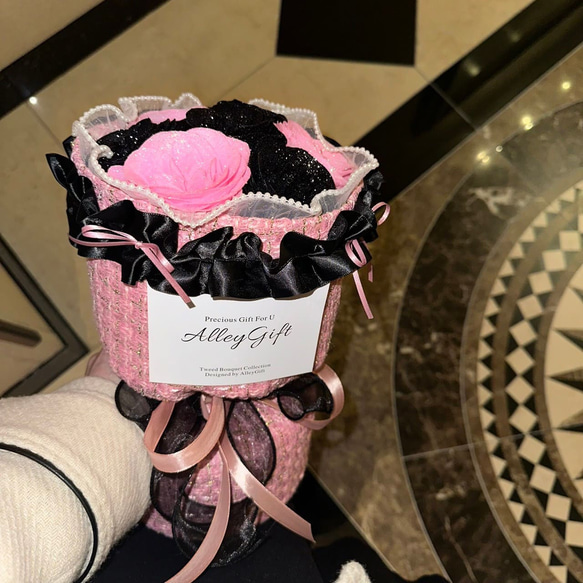 枯れない流行りのワンホンブーケ　テレビにも紹介された花屋さん監修の可愛いすぎるピンク系統の花束 