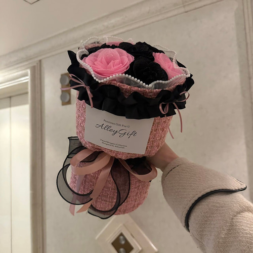 TBSに紹介された花屋AlleyGift キラキラする「グリッターローズ」を