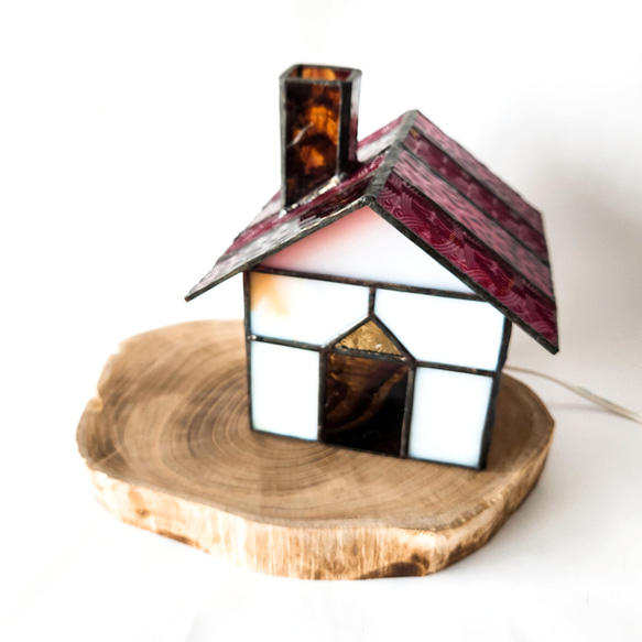 ステンドグラス　テーブルランプ　赤い屋根のお家　木製土台 2枚目の画像