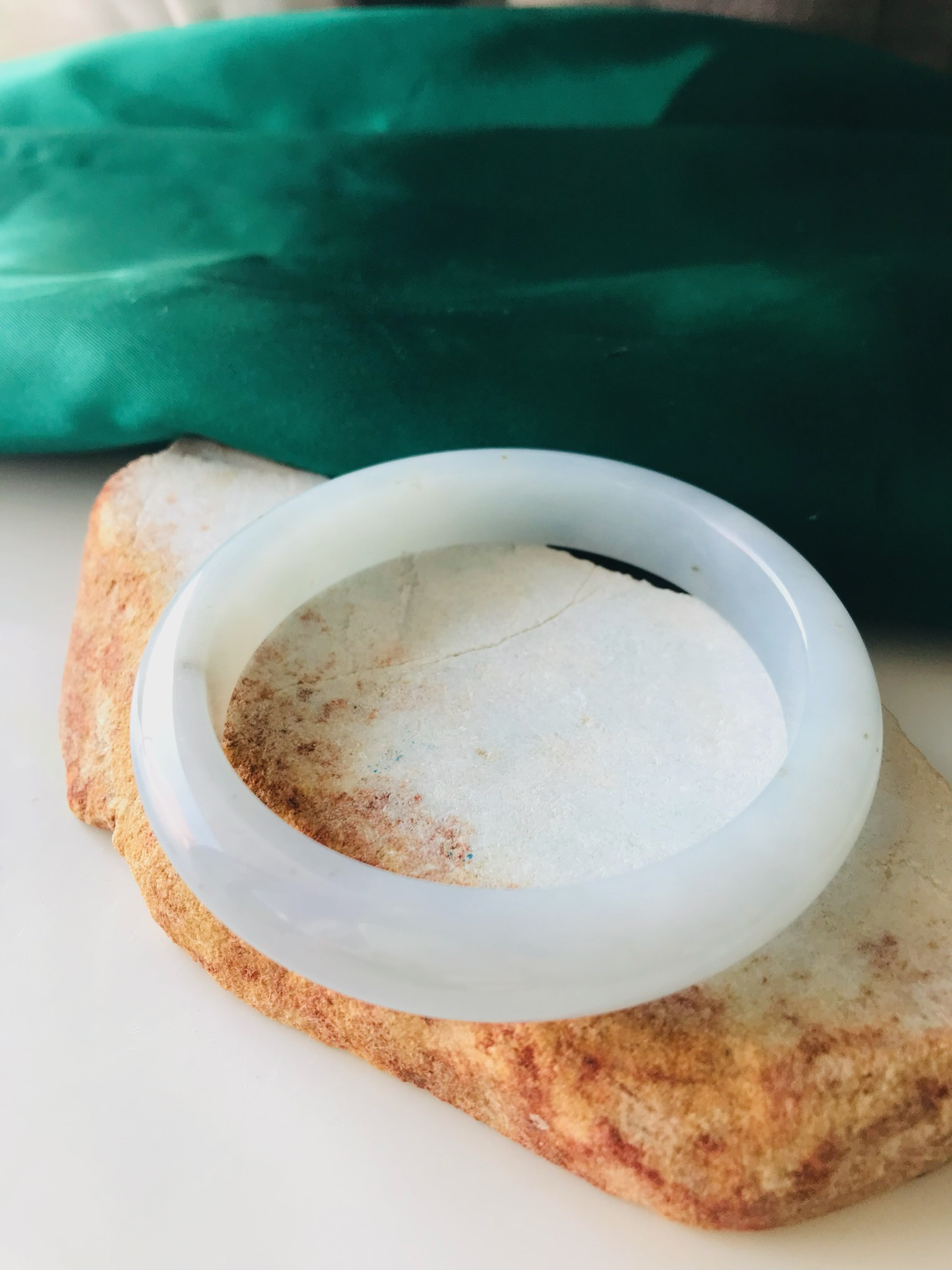 【B1510-072】ジェイド　翡翠　ヒスイ　バングル　ミャンマー産　ライトブルーラベンダーホワイト　石花　56.6mm 63,250円