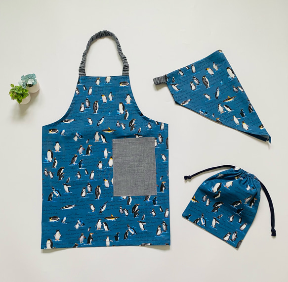 ペンギン柄☆120〜130こどもエプロン、三角巾、巾着3点セット　 1枚目の画像