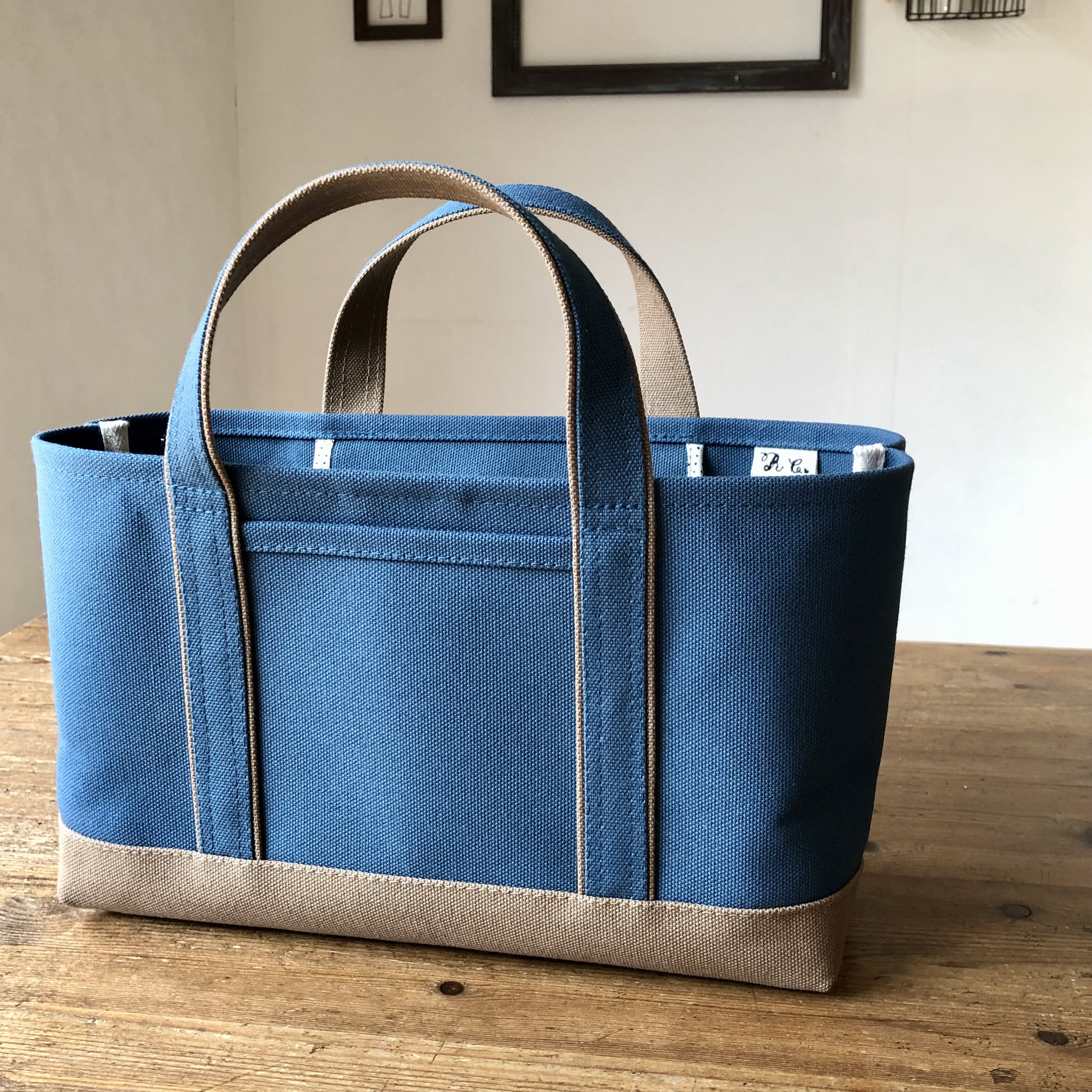 M横長スタイル帆布トート〈くすみブルーベース×グレージュ〉