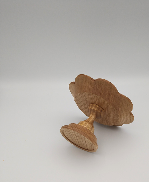 １３センチ　コンポート ケーキスタンド　木製　栗材　クリ　花びらリム皿 5枚目の画像