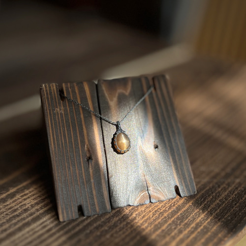 小さな一粒天然石のマクラメネックレス(スターサンストーン