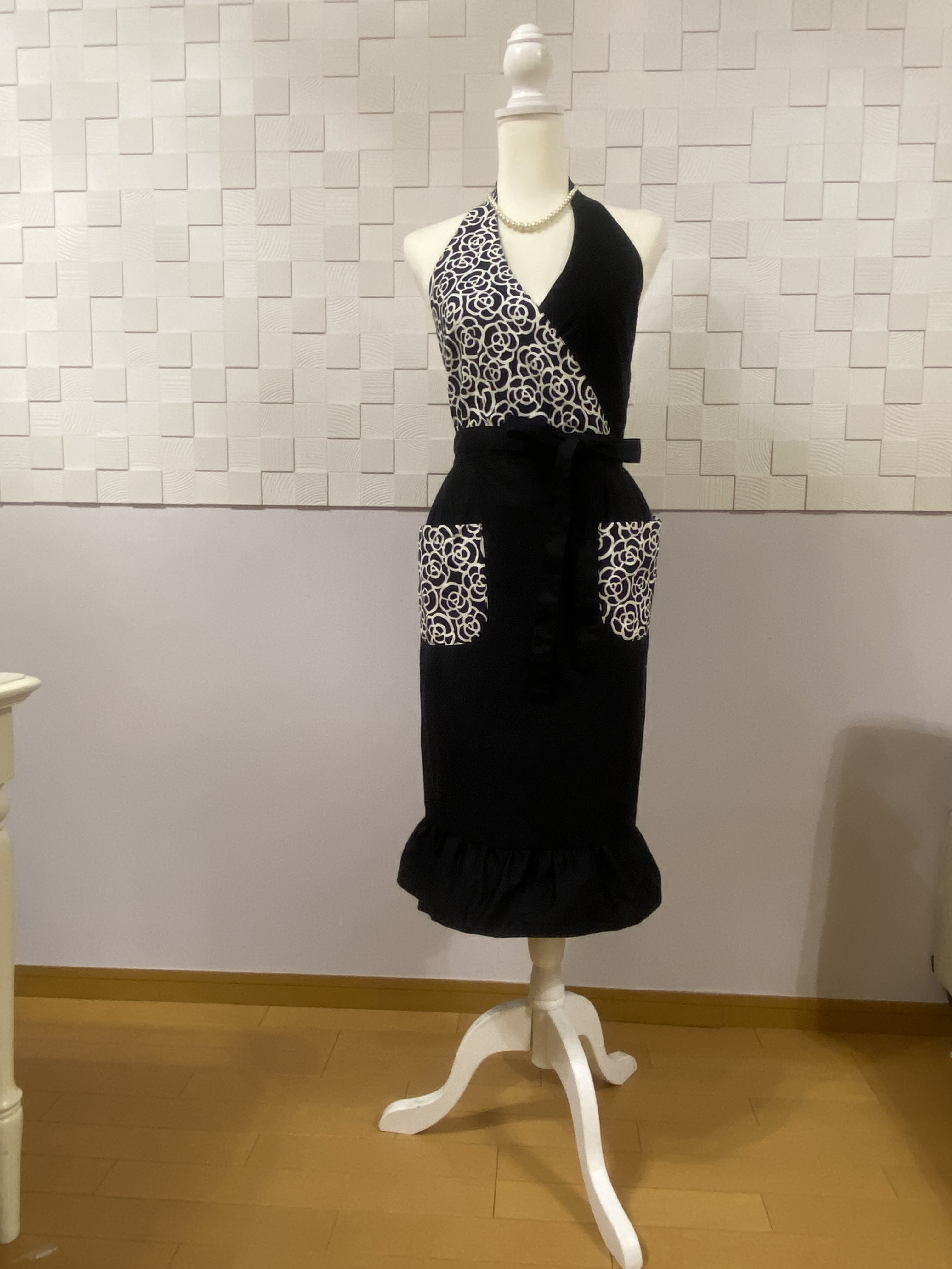 カメリア柄　ドレスエプロン　マーメイドタイプ