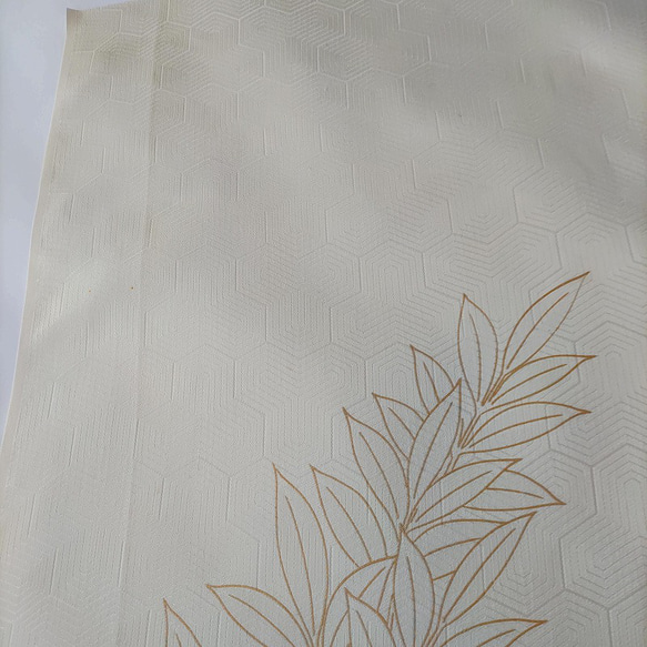 【正絹　洗い済】白地に華麗な洋花を描いた振袖はぎれC　約36×103ｃｍ　古布　和布 4枚目の画像