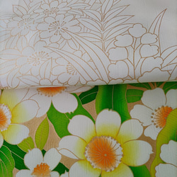 【正絹　洗い済】白地に華麗な洋花を描いた振袖はぎれC　約36×103ｃｍ　古布　和布 7枚目の画像