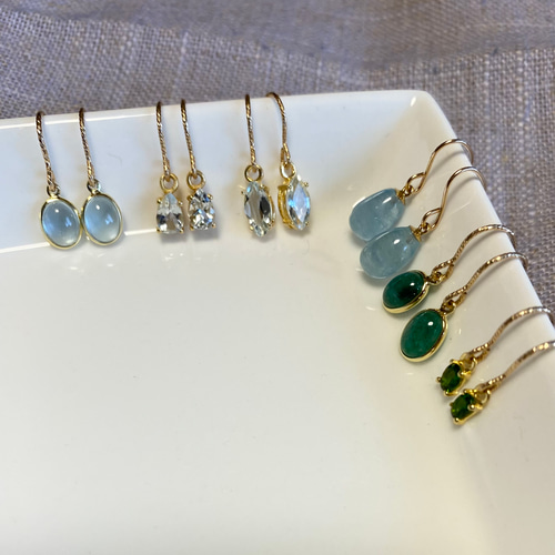 送料無料】14kgf 天然石 エメラルド&14kgf カボションベゼル ピアス  