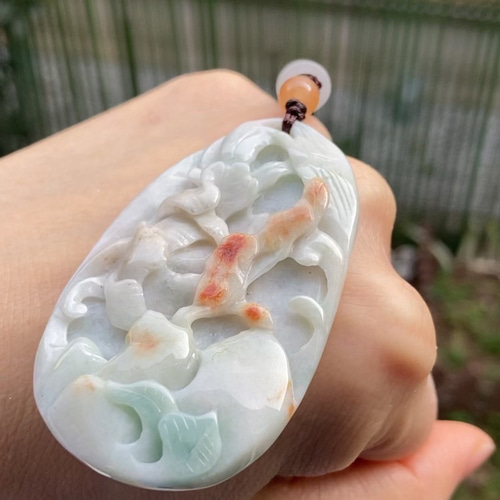 本翡翠ペンダント 花鳥彫刻 本翡翠ペンダント 花鳥彫刻 本翡翠ペンダント 花鳥彫刻 - メルカリ