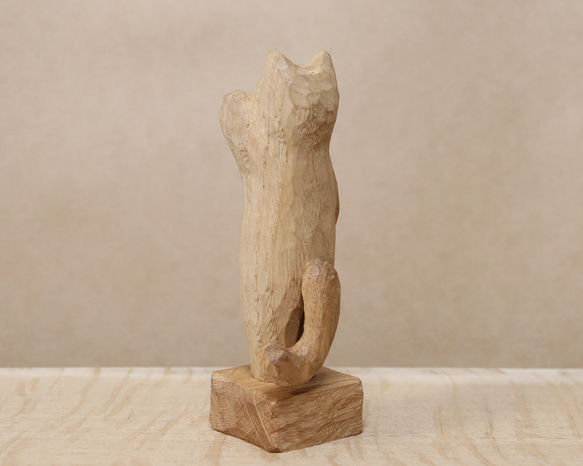 木彫り 招き猫（左手）ネコの置物（木材：栗/水楢）（No.N0009） 5枚目の画像