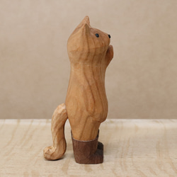 木彫り 招き猫（左手）ネコの置物 黒い長靴を履いた猫（木材：山桜/ウォルナット）（No.N0008） 8枚目の画像