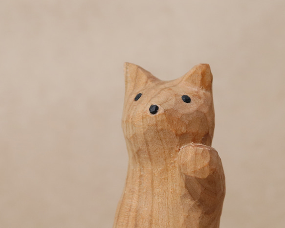 木彫り 招き猫（左手）ネコの置物 黒い長靴を履いた猫（木材：山桜/ウォルナット）（No.N0008） 10枚目の画像