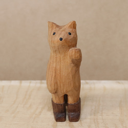 木彫り 招き猫（左手）ネコの置物 黒い長靴を履いた猫（木材：山桜/ウォルナット）（No.N0008） 2枚目の画像