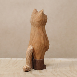 木彫り 招き猫（左手）ネコの置物 黒い長靴を履いた猫（木材：山桜/ウォルナット）（No.N0008） 7枚目の画像