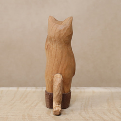 木彫り 招き猫（左手）ネコの置物 黒い長靴を履いた猫（木材：山桜/ウォルナット）（No.N0008） 6枚目の画像