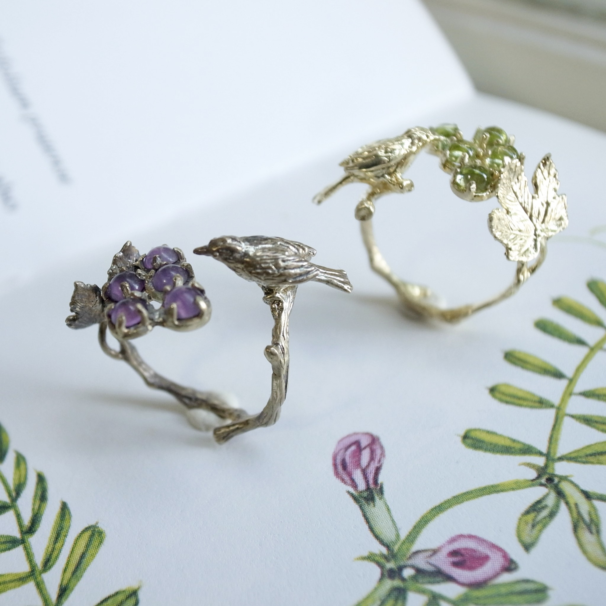 【冬のプレゼント企画開催中】ヒヨドリとぶどうのリング(真鍮)（受注制作）