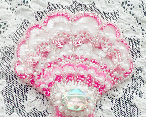 ビンテージ ブローチ 美品 ピンク珊瑚 翡翠 彫刻 チューリップ モチーフ ビンテージ ブローチ 美品 ピンク珊瑚 翡翠 彫刻 チューリップ