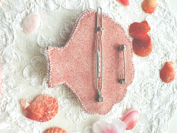 【シェルホワイトピンク】conque de Venusヴィーナスの貝オートクチュール刺繍ブローチ兼ヘアピン 3枚目の画像