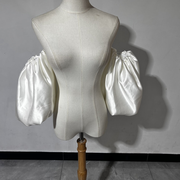 高品質緞布 可拆式袖子 米白色 肩袖 泡泡袖 可訂購 隱藏上臂的袖子 第1張的照片