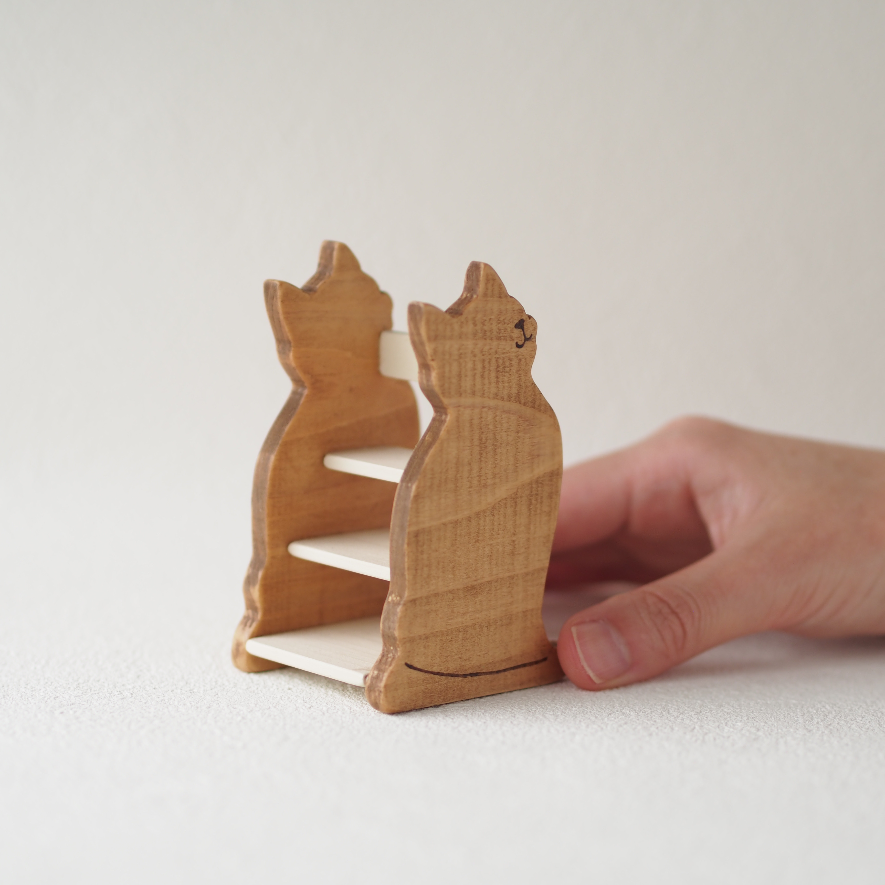 《ミニチュア家具》／飾り棚／収納ラック／ミニシェルフ／猫家具／ねこ／シルエット／