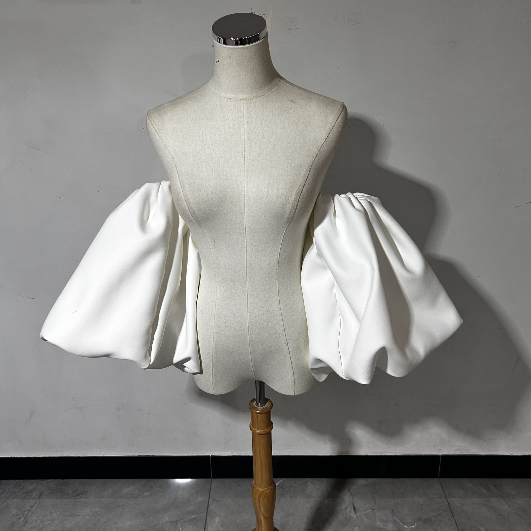 高級ミカドサテン 取り外し袖 オフホワイト ショルダーの付け袖 パフスリーブ オーダー可能 二の腕を隠せるお袖 8,235円