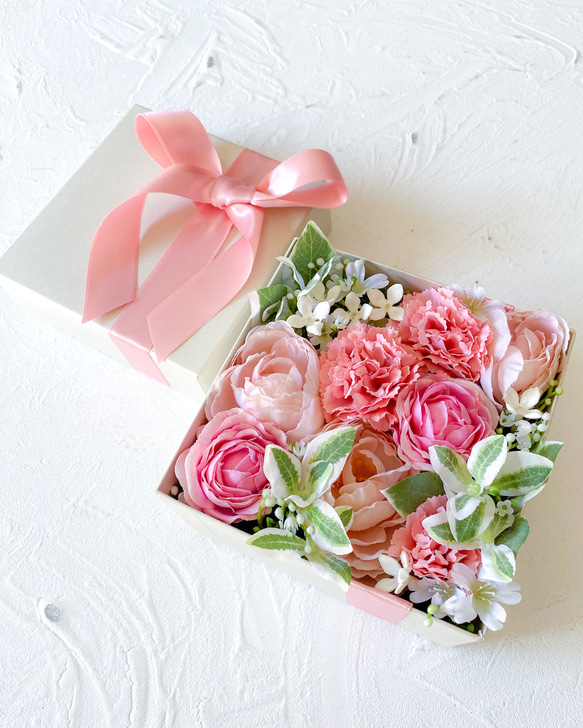 【母の日早割♪】ピンクのフラワーボックス　アーティフィシャルフラワー　造花　母の日　プレゼント　カーネーション　感謝 2枚目の画像