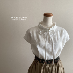 かすみ草刺繍　リネンブラウス　ドロストフリルカラー　オフホワイト（送料無料） 1枚目の画像