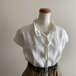 かすみ草刺繍　リネンブラウス　ドロストフリルカラー　オフホワイト（送料無料） 6枚目の画像