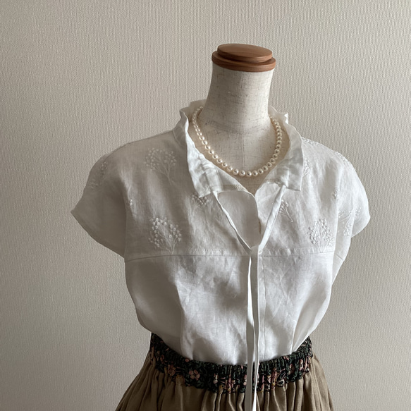 かすみ草刺繍　リネンブラウス　ドロストフリルカラー　オフホワイト（送料無料） 6枚目の画像
