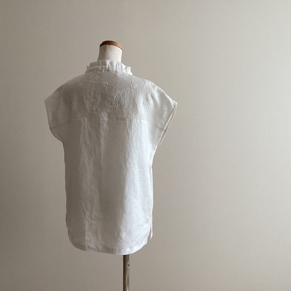 かすみ草刺繍　リネンブラウス　ドロストフリルカラー　オフホワイト（送料無料） 4枚目の画像