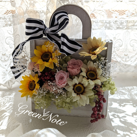 ハンドメイド 手作り作品　フラワーアレンジメント　 フラワーアレンジメント 直送可能 枯れないお花 玄関 ギフト 敬老の日
