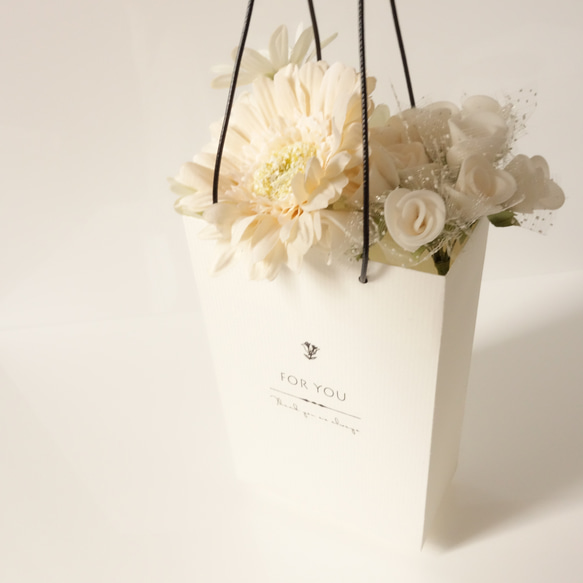 【花柄英字】 手提げ紙袋 シンプル上品 ギフトラッピング ホワイト 白 プレゼント 2枚入り 2枚目の画像