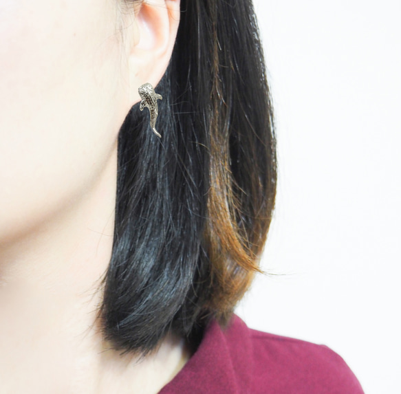 Whale Shark Earrings 琺瑯鯨鯊耳環 低溫陶土 預購 第4張的照片
