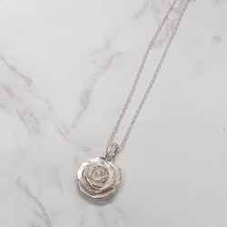 バラ　薔薇　モチーフ　ネックレス　silver925　ロープチェーン　シルバー　上品　プレゼント　かわいい 3枚目の画像