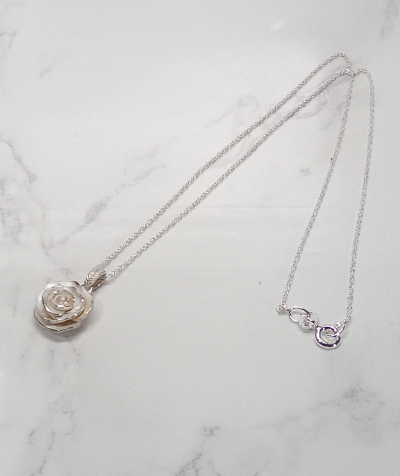 バラ　薔薇　モチーフ　ネックレス　silver925　ロープチェーン　シルバー　上品　プレゼント　かわいい 8枚目の画像