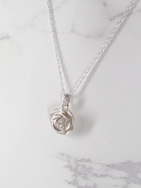 バラ　薔薇　モチーフ　ネックレス　silver925　ロープチェーン　シルバー　上品　プレゼント　かわいい 6枚目の画像