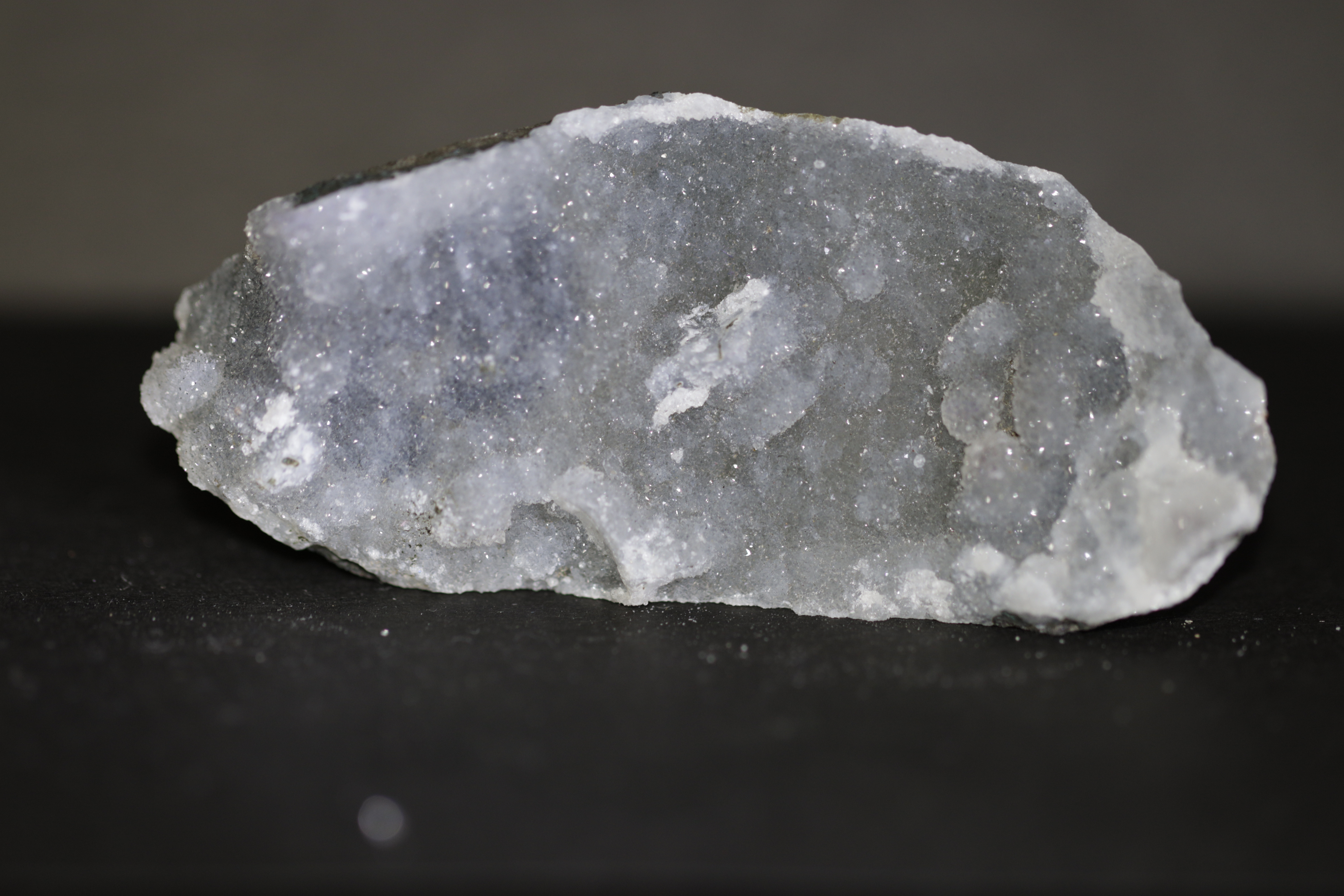 カルセドニー原石 98g 美しい希少なクラスター結晶 天然原石