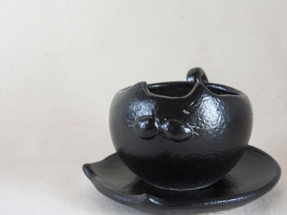 黒猫ちゃん陶製植木鉢(猫皿付き) 1枚目の画像