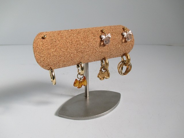 ピアススタンド　かわいい機能的ピアス、イヤリングディスプレイスタンドコルクバージョン　４セット（８穴）　受注生産
