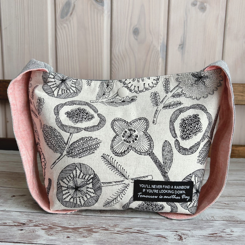 リボン結びのお弁当袋 保温保冷 ランチバッグ // 北欧風アートフラワー