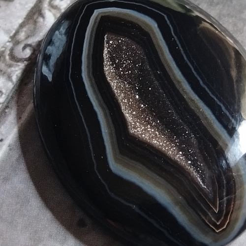ブラックバンデッドオニキスアゲート ドゥルージー 41x31mm ルース