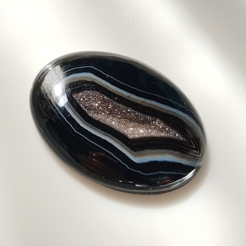ブラックバンデッドオニキスアゲート ドゥルージー 41x31mm ルース