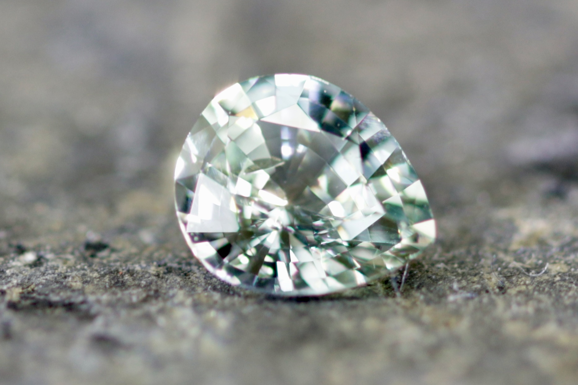 ひ*K様 スリランカ産非加熱天然2.4mmマルチカラーサファイアルース