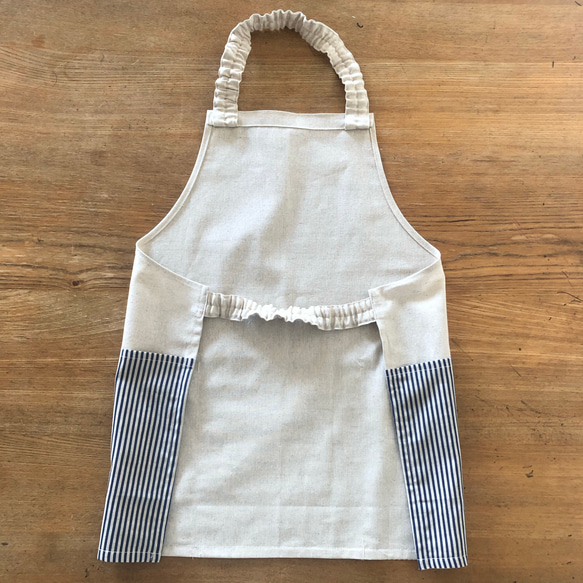 1人で着れる キッズエプロン120  男の子エプロン 女の子 子供エプロン 三角巾　着脱簡単なビックポケット 4枚目の画像