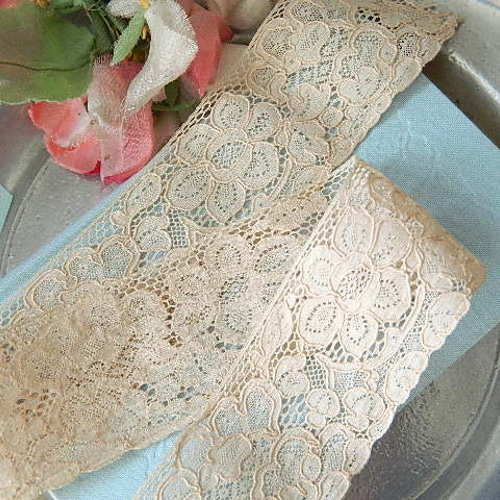 カレーレースのフローラルレーストリム フランスアンティーク レース